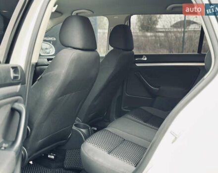 Белый Фольксваген Гольф, объемом двигателя 1.6 л и пробегом 263 тыс. км за 7999 $, фото 14 на Automoto.ua