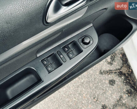 Белый Фольксваген Гольф, объемом двигателя 1.6 л и пробегом 263 тыс. км за 7999 $, фото 16 на Automoto.ua