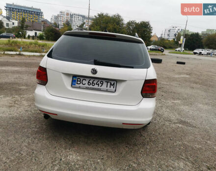 Белый Фольксваген Гольф, объемом двигателя 1.6 л и пробегом 285 тыс. км за 8100 $, фото 2 на Automoto.ua