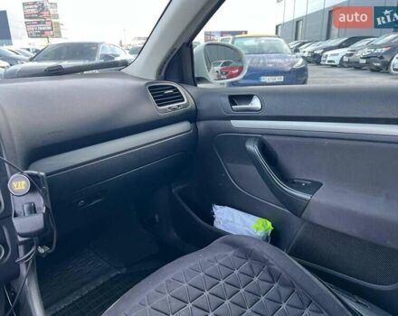 Белый Фольксваген Гольф, объемом двигателя 1.6 л и пробегом 289 тыс. км за 9590 $, фото 25 на Automoto.ua