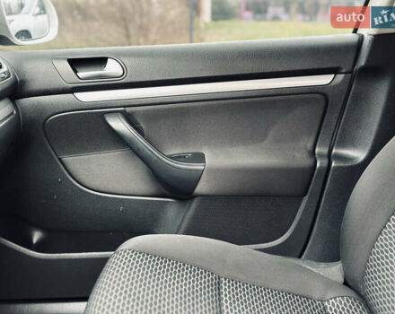 Белый Фольксваген Гольф, объемом двигателя 1.6 л и пробегом 263 тыс. км за 7999 $, фото 21 на Automoto.ua