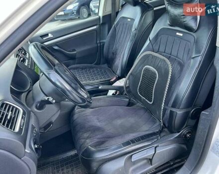 Белый Фольксваген Гольф, объемом двигателя 1.6 л и пробегом 289 тыс. км за 9590 $, фото 18 на Automoto.ua