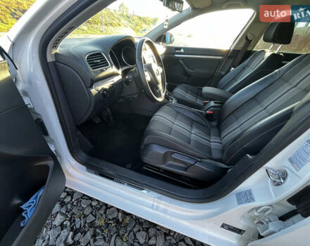 Белый Фольксваген Гольф, объемом двигателя 1.6 л и пробегом 327 тыс. км за 7800 $, фото 10 на Automoto.ua