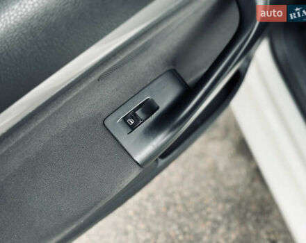 Белый Фольксваген Гольф, объемом двигателя 1.6 л и пробегом 263 тыс. км за 7999 $, фото 9 на Automoto.ua