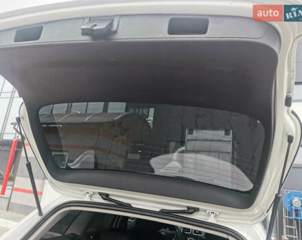 Белый Фольксваген Гольф, объемом двигателя 1.6 л и пробегом 285 тыс. км за 8100 $, фото 14 на Automoto.ua