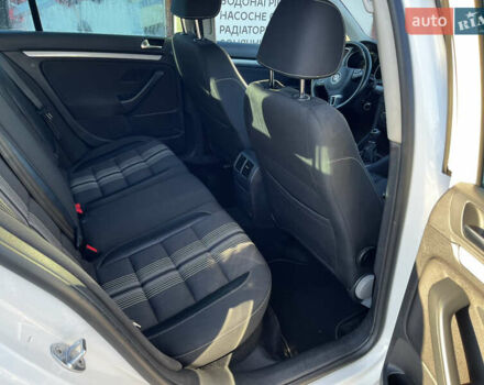 Белый Фольксваген Гольф, объемом двигателя 1.6 л и пробегом 327 тыс. км за 7800 $, фото 13 на Automoto.ua