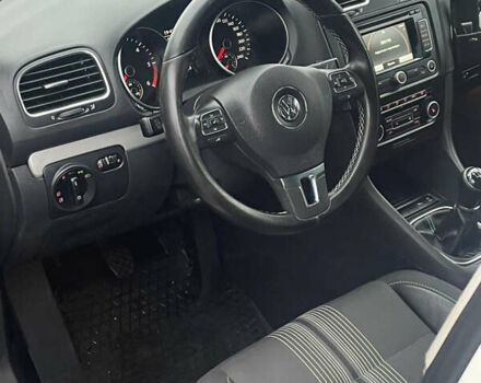 Белый Фольксваген Гольф, объемом двигателя 1.6 л и пробегом 177 тыс. км за 9900 $, фото 15 на Automoto.ua