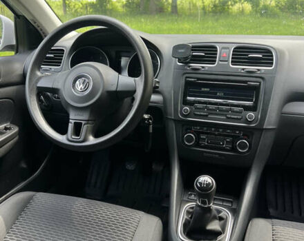 Белый Фольксваген Гольф, объемом двигателя 1.6 л и пробегом 228 тыс. км за 7900 $, фото 26 на Automoto.ua