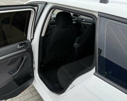 Белый Фольксваген Гольф, объемом двигателя 1.6 л и пробегом 228 тыс. км за 7900 $, фото 9 на Automoto.ua