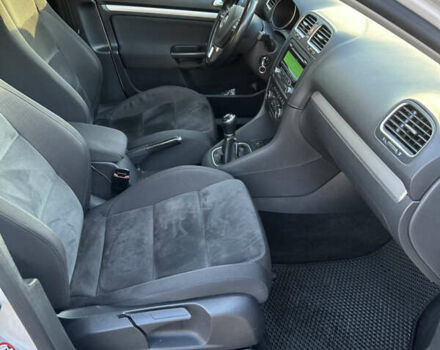 Белый Фольксваген Гольф, объемом двигателя 1.6 л и пробегом 206 тыс. км за 9999 $, фото 18 на Automoto.ua