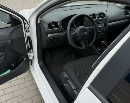 Белый Фольксваген Гольф, объемом двигателя 1.6 л и пробегом 228 тыс. км за 7900 $, фото 8 на Automoto.ua