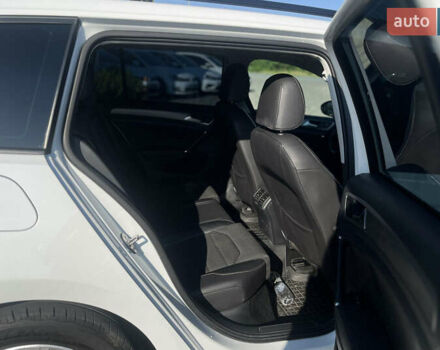 Белый Фольксваген Гольф, объемом двигателя 1.6 л и пробегом 268 тыс. км за 11000 $, фото 11 на Automoto.ua