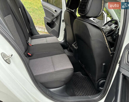 Белый Фольксваген Гольф, объемом двигателя 1.6 л и пробегом 246 тыс. км за 9350 $, фото 16 на Automoto.ua