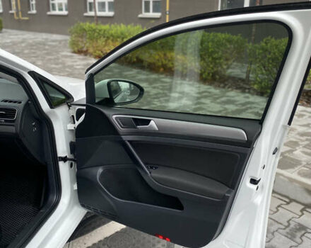 Белый Фольксваген Гольф, объемом двигателя 1.6 л и пробегом 275 тыс. км за 8700 $, фото 21 на Automoto.ua