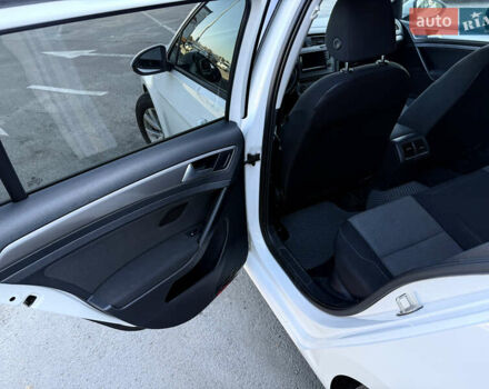 Белый Фольксваген Гольф, объемом двигателя 1.6 л и пробегом 256 тыс. км за 9500 $, фото 17 на Automoto.ua