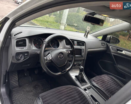 Белый Фольксваген Гольф, объемом двигателя 1.6 л и пробегом 246 тыс. км за 9350 $, фото 12 на Automoto.ua
