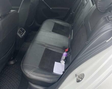 Белый Фольксваген Гольф, объемом двигателя 1.6 л и пробегом 233 тыс. км за 9000 $, фото 4 на Automoto.ua