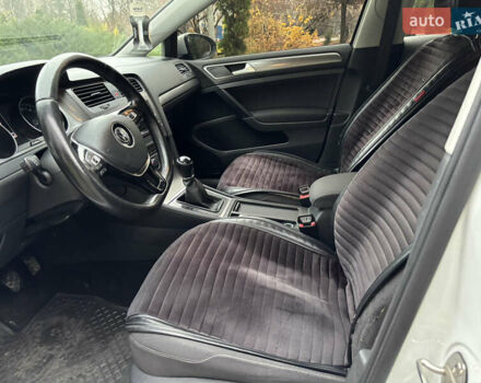 Белый Фольксваген Гольф, объемом двигателя 1.6 л и пробегом 246 тыс. км за 9350 $, фото 11 на Automoto.ua