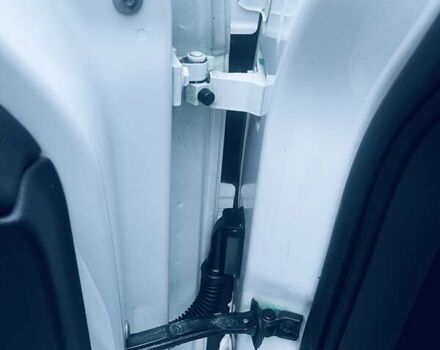 Белый Фольксваген Гольф, объемом двигателя 1.6 л и пробегом 216 тыс. км за 10900 $, фото 98 на Automoto.ua