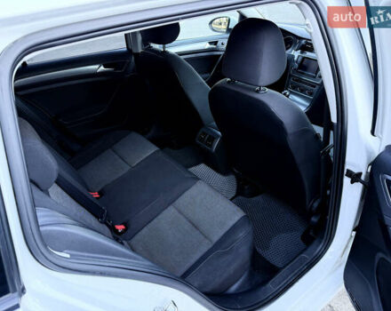 Белый Фольксваген Гольф, объемом двигателя 1.6 л и пробегом 256 тыс. км за 9500 $, фото 16 на Automoto.ua