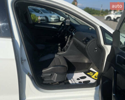 Белый Фольксваген Гольф, объемом двигателя 1.6 л и пробегом 268 тыс. км за 11000 $, фото 12 на Automoto.ua