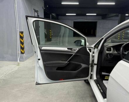 Білий Фольксваген Гольф, об'ємом двигуна 1.6 л та пробігом 231 тис. км за 11400 $, фото 6 на Automoto.ua