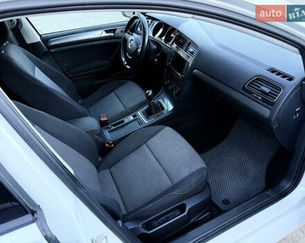 Белый Фольксваген Гольф, объемом двигателя 1.6 л и пробегом 256 тыс. км за 9500 $, фото 18 на Automoto.ua