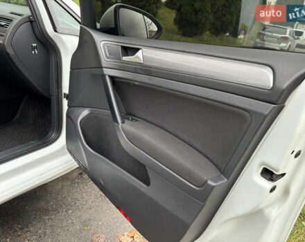 Белый Фольксваген Гольф, объемом двигателя 1.6 л и пробегом 246 тыс. км за 9350 $, фото 17 на Automoto.ua