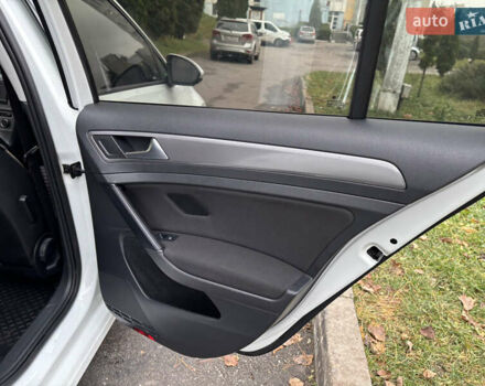 Белый Фольксваген Гольф, объемом двигателя 1.6 л и пробегом 246 тыс. км за 9350 $, фото 15 на Automoto.ua