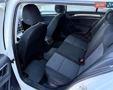 Белый Фольксваген Гольф, объемом двигателя 1.6 л и пробегом 256 тыс. км за 9500 $, фото 15 на Automoto.ua