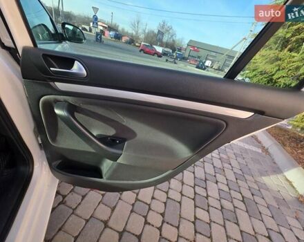 Белый Фольксваген Гольф, объемом двигателя 1.6 л и пробегом 238 тыс. км за 8450 $, фото 7 на Automoto.ua