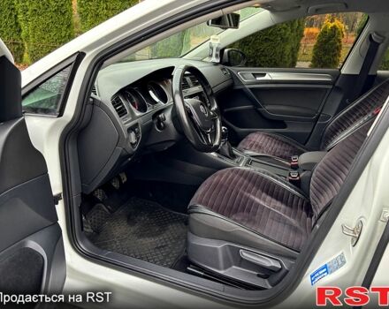 Білий Фольксваген Гольф, об'ємом двигуна 1.6 л та пробігом 246 тис. км за 9350 $, фото 7 на Automoto.ua