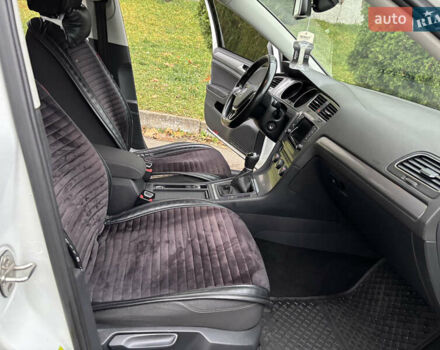 Белый Фольксваген Гольф, объемом двигателя 1.6 л и пробегом 246 тыс. км за 9350 $, фото 18 на Automoto.ua