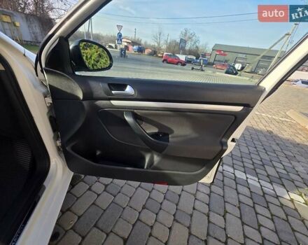 Белый Фольксваген Гольф, объемом двигателя 1.6 л и пробегом 238 тыс. км за 8450 $, фото 45 на Automoto.ua