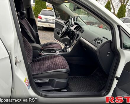 Білий Фольксваген Гольф, об'ємом двигуна 1.6 л та пробігом 246 тис. км за 9350 $, фото 10 на Automoto.ua