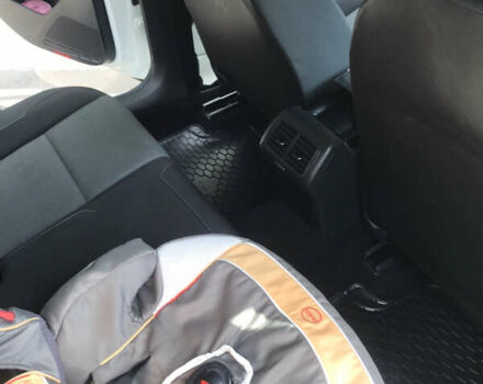 Белый Фольксваген Гольф, объемом двигателя 1.6 л и пробегом 210 тыс. км за 10000 $, фото 18 на Automoto.ua