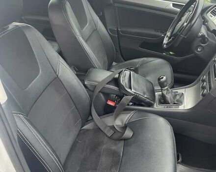 Белый Фольксваген Гольф, объемом двигателя 1.6 л и пробегом 233 тыс. км за 9000 $, фото 13 на Automoto.ua