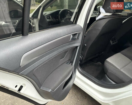 Белый Фольксваген Гольф, объемом двигателя 1.6 л и пробегом 246 тыс. км за 9350 $, фото 13 на Automoto.ua