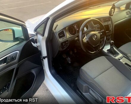 Белый Фольксваген Гольф, объемом двигателя 1.6 л и пробегом 258 тыс. км за 10700 $, фото 5 на Automoto.ua