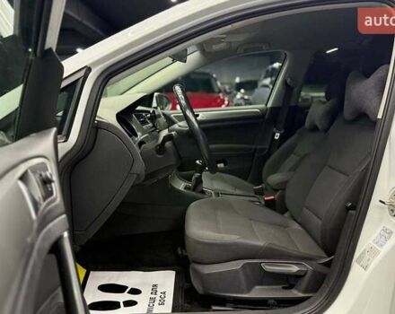 Фольксваген Гольф 2014 в Черновцах на Automoto.ua Белый Фольксваген Гольф, объемом двигателя 1.6 л и пробегом 231 тыс. км за 11400 $, фото 9 на Automoto.ua