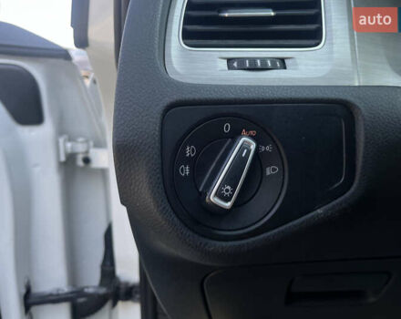 Белый Фольксваген Гольф, объемом двигателя 1.6 л и пробегом 268 тыс. км за 11000 $, фото 24 на Automoto.ua