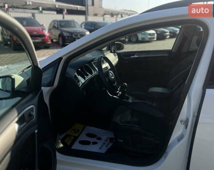 Белый Фольксваген Гольф, объемом двигателя 1.6 л и пробегом 268 тыс. км за 11000 $, фото 13 на Automoto.ua