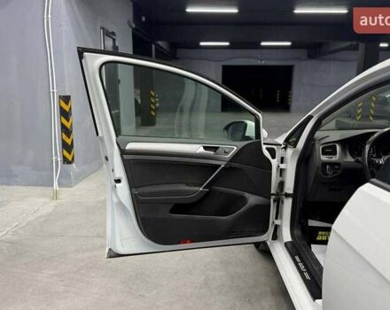 Фольксваген Гольф 2014 в Черновцах на Automoto.ua Белый Фольксваген Гольф, объемом двигателя 1.6 л и пробегом 231 тыс. км за 11400 $, фото 6 на Automoto.ua