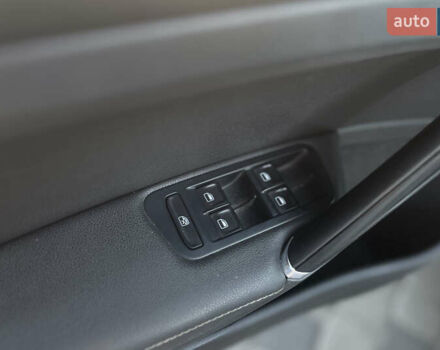 Белый Фольксваген Гольф, объемом двигателя 1.6 л и пробегом 268 тыс. км за 11000 $, фото 14 на Automoto.ua