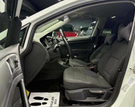 Білий Фольксваген Гольф, об'ємом двигуна 1.6 л та пробігом 231 тис. км за 11400 $, фото 9 на Automoto.ua