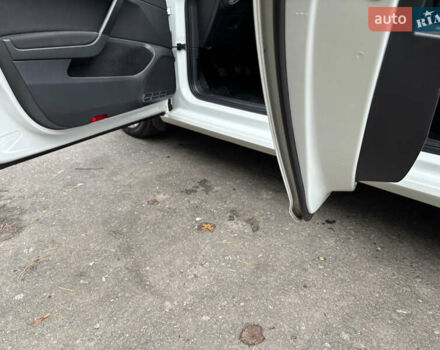 Белый Фольксваген Гольф, объемом двигателя 1.6 л и пробегом 246 тыс. км за 9350 $, фото 27 на Automoto.ua