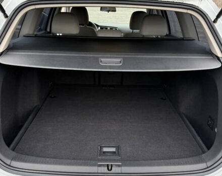 Белый Фольксваген Гольф, объемом двигателя 1.97 л и пробегом 184 тыс. км за 11500 $, фото 4 на Automoto.ua