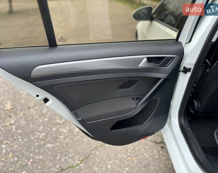 Білий Фольксваген Гольф, об'ємом двигуна 1.6 л та пробігом 220 тис. км за 11000 $, фото 6 на Automoto.ua