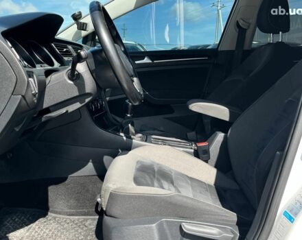 Білий Фольксваген Гольф, об'ємом двигуна 1.6 л та пробігом 268 тис. км за 10590 $, фото 14 на Automoto.ua