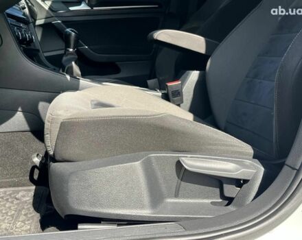 Білий Фольксваген Гольф, об'ємом двигуна 1.6 л та пробігом 268 тис. км за 10590 $, фото 15 на Automoto.ua